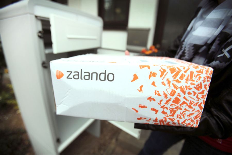 Auch Zalando erklärt die Preisunterschiede damit, dass nicht alle Grössen vom selben Verkäufer stammen würden.