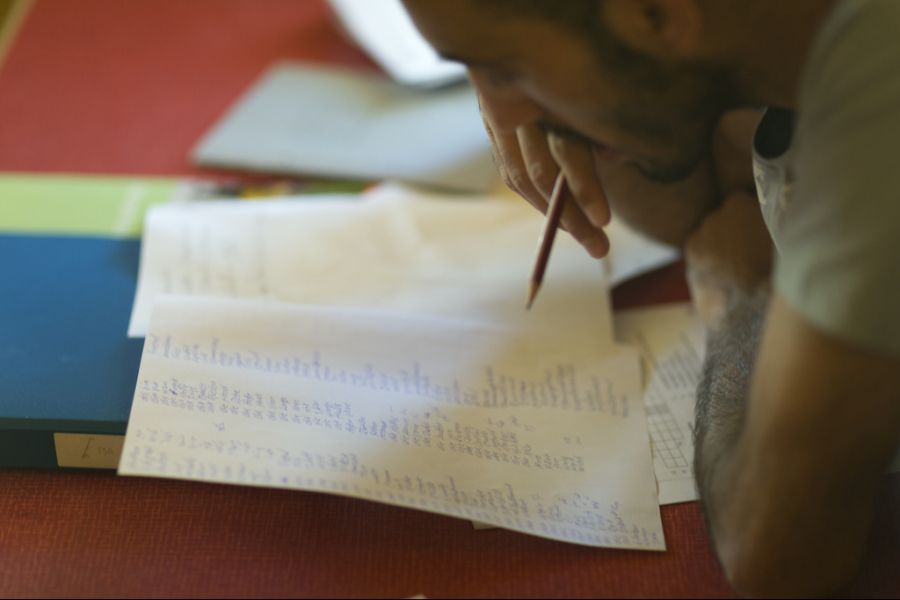Um ihre Aufenthaltsbewilligung zu verlängern, hätten sie ein Deutsch-Zertifikat der zweiten Stufe (A2) in der Tasche haben müssen.