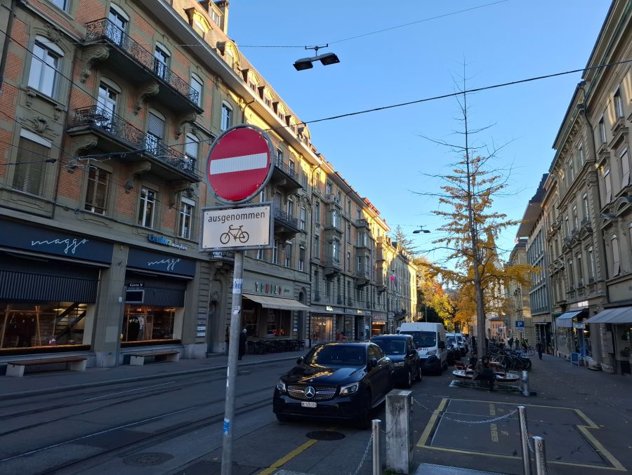 Auch von der Bahnhofsseite gilt ein Fahrverbot.