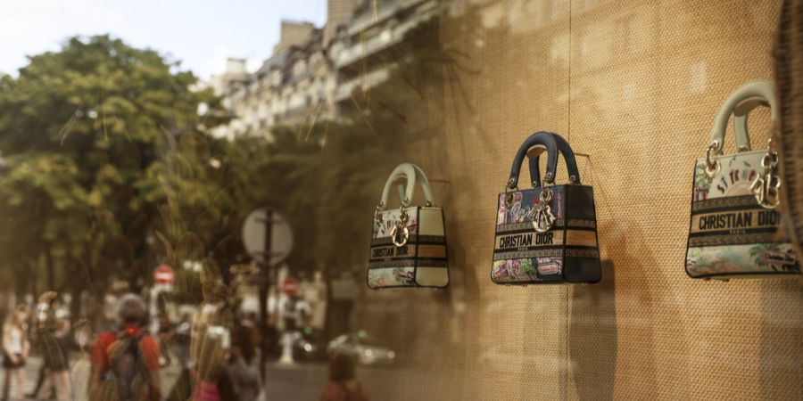 Taschen Dior Boutique