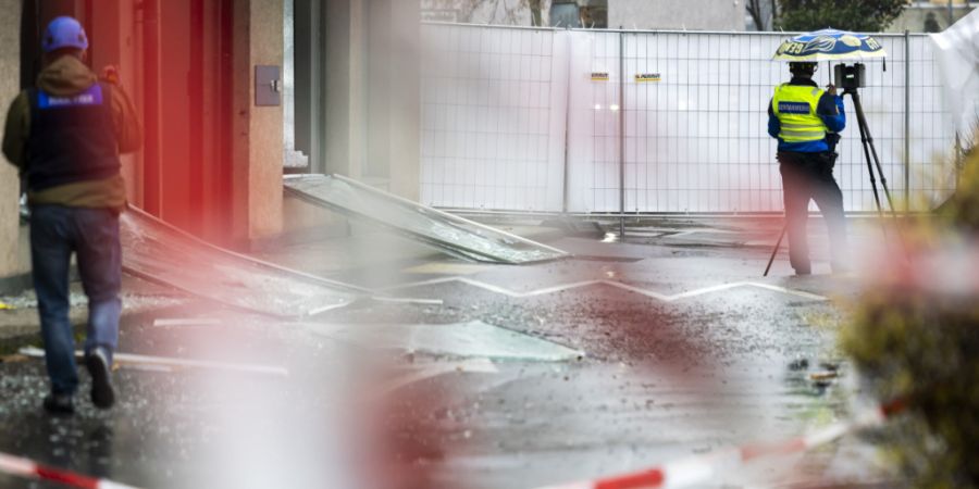 Die mutmasslich Verantwortlichen für diesen Bancomaten-Angriff in Gland VD Anfang Dezember 2025 sind in den Niederlanden festgenommen worden. (Archivbild)