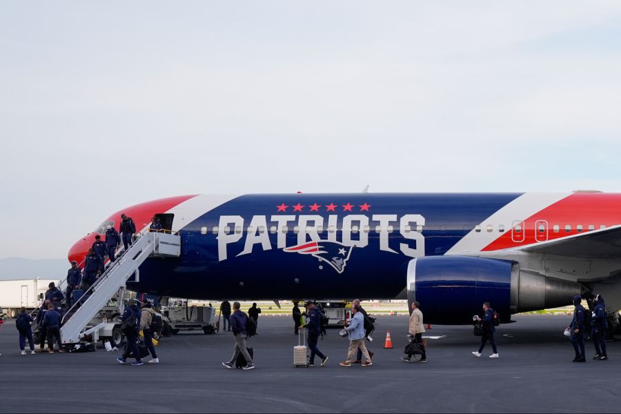 ...als auch jene der New England Patriots sind in Kalifornien gelandet.