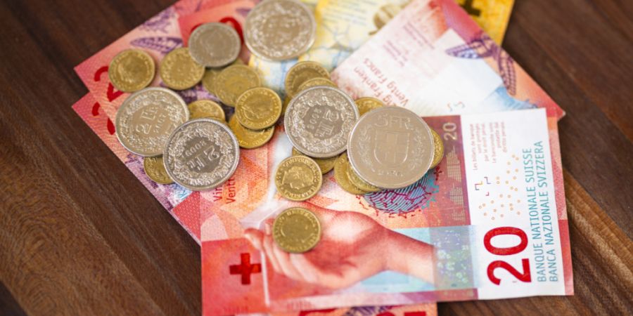 Auf Schweizer Sparkonten gibt es immer weniger Zinsen. Eine Reihe von Banken bezahlt gar keinen Zins auf Sparkonti mehr.(Symbolbild)