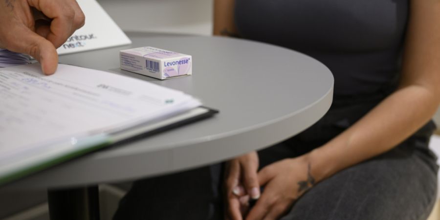 Die Abgabe der «Pille danach» ist heute nur nach einem Beratungsgespräch möglich. Das soll sich nach Meinung des Nationalrats ändern. (Themenbild)