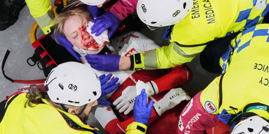 Die Polin blutet stark, später gibt sei allerdings Entwarnung.