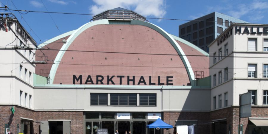 Der Raub ereignete sich bei der Tramhaltestelle Markthalle. (Archivbild)