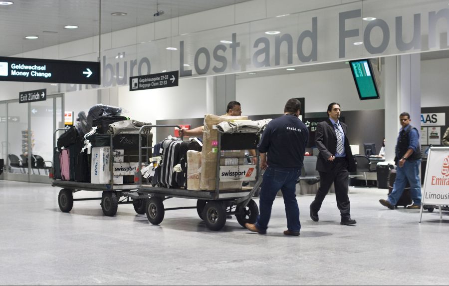 Am Zürcher Flughafen werden jährlich 90'000 Fundgegenstände abgegeben.