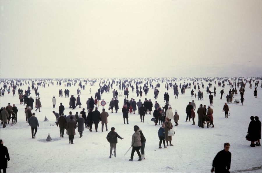 1963 war das Jahr der "Seegfrörni": Nebst dem deutschen Bodensee froren auch Seen in der Schweiz, hier der Zürichsee, vollständig zu. (Archivbild)