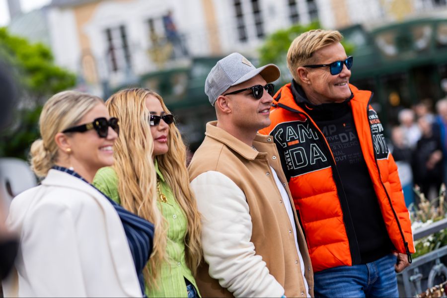 Die DSDS-Juroren Beatrice Egli, Loredana, Pietro Lombardi und Dieter Bohlen stehen im Europa-Park.