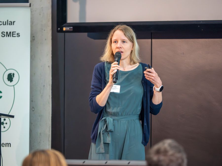 Professorin der BFH Wirtschaft, Rahel Meili, zeigte interessante Umfrageergebnisse zur aktuellen Situation in Schweizer Unternehmen.