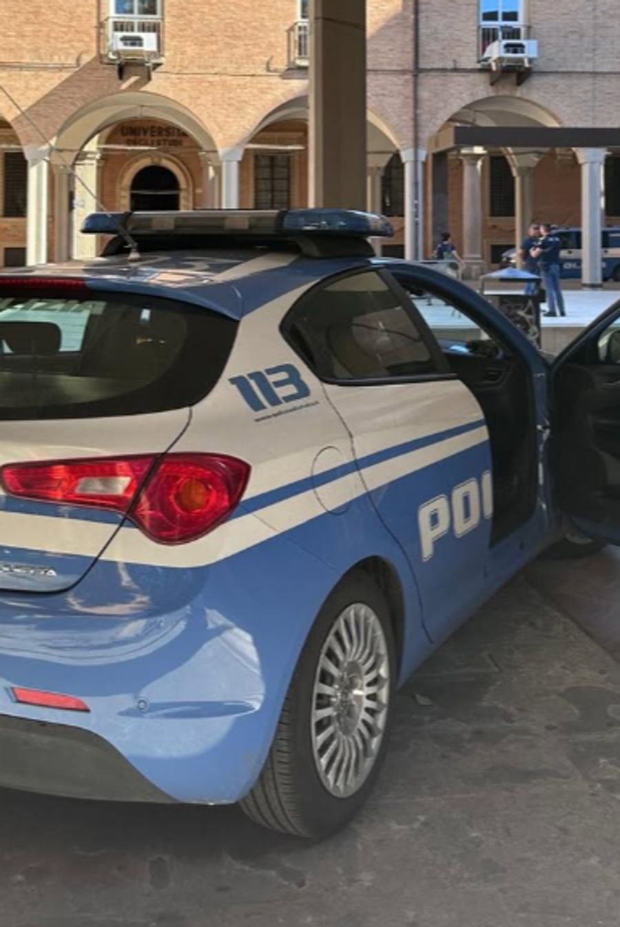 Die italienische Polizei nahm den Schweizer wegen schwerer Körperverletzung fest.