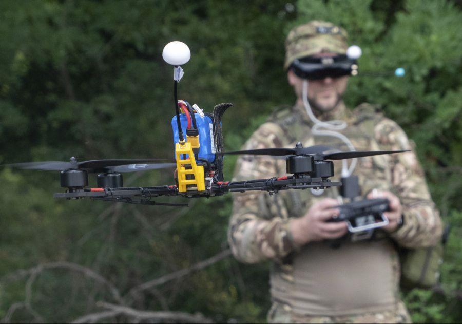 Diese kommunizieren über physische Kabel mit dem Piloten.