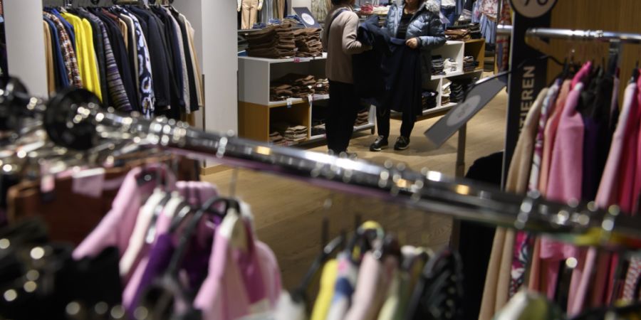 Das Berner Warenhaus Loeb sieht sich mit Kritik der Gewerkschaft Unia konfrontiert. (Archivbild)