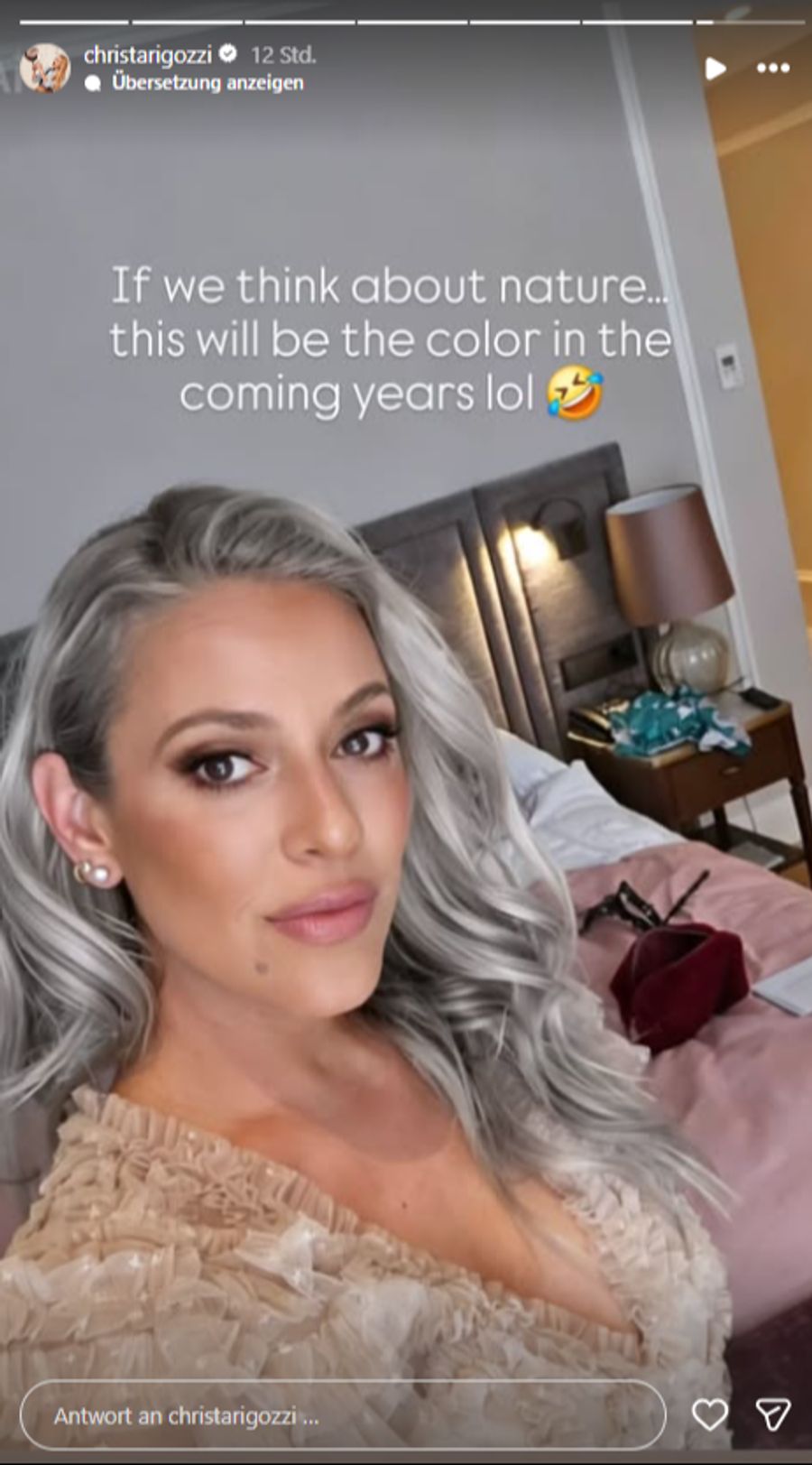 Dann zeigt sich Rigozzi auch noch mit grau-weisser Mähne.