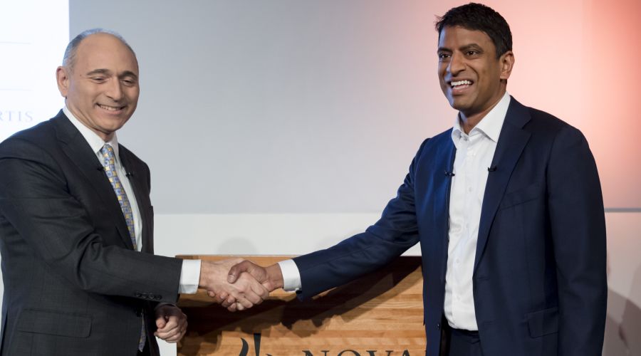 Vas Narasimhan ist seit 2018 CEO von Novartis, er löste Joe Jimenez (l.) ab.