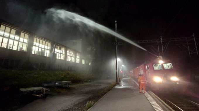Der Zugverkehr musste unterbrochen werden. Zugverkehr