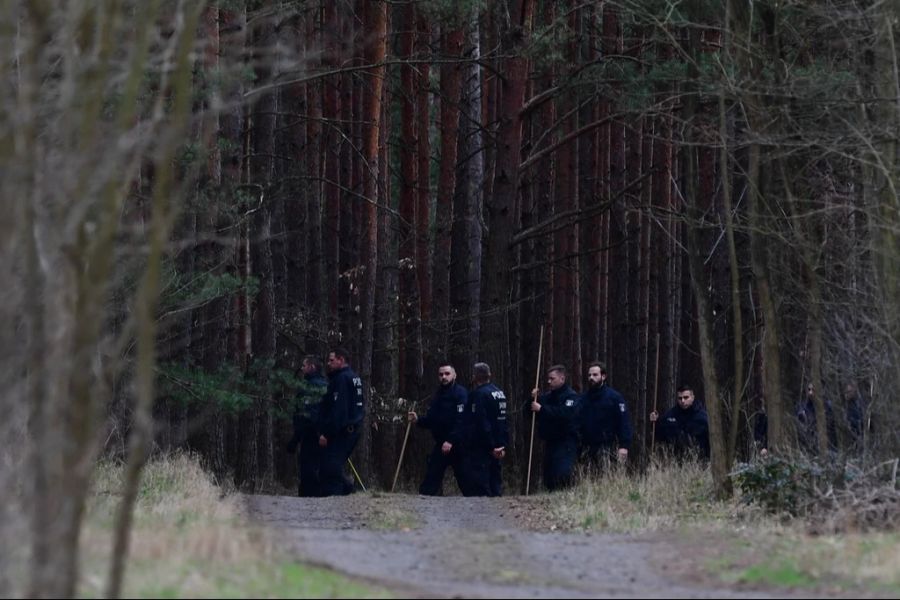 Die Polizei glaubt, dass er ihre Leiche in Brandenburg versteckt hat.