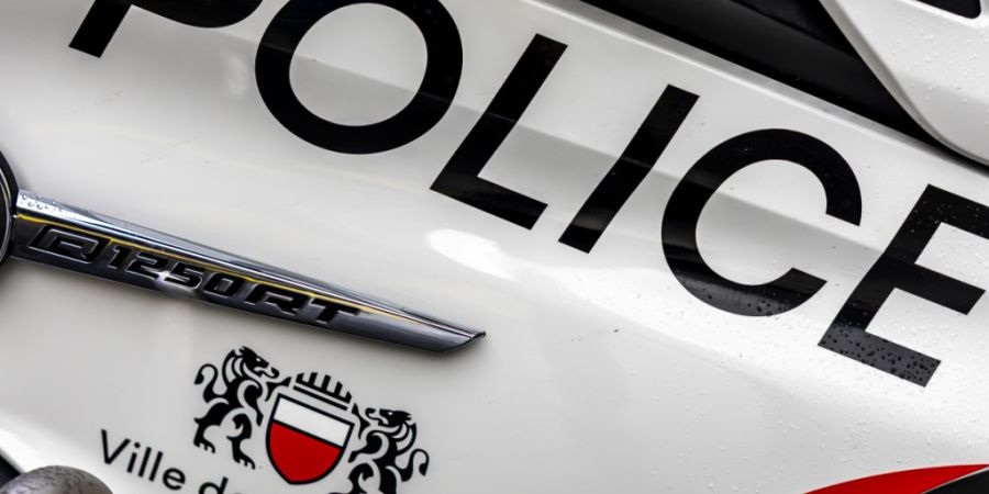 Nach ersten Erkenntnissen der Stadtpolizei Lausanne verlor die Motorradfahrerin die Kontrolle über ihr Fahrzeug und stürzte. Anschliessend wurde sie von einem 16-jährigen Motorradfah...