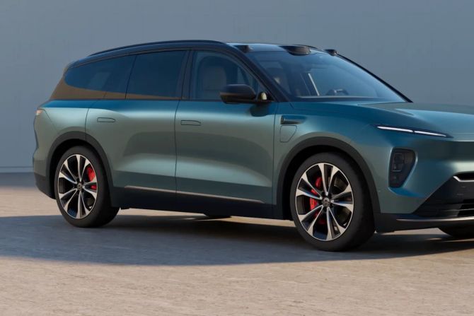 NIO EL8