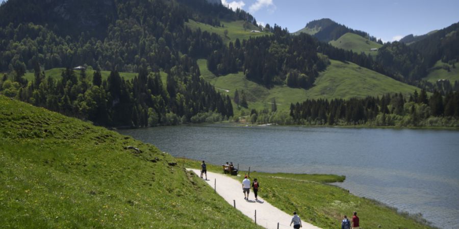 Der Schwarzsee im Kanton Freiburg ist ein beliebter Wander-Ort. (Archivbild)
