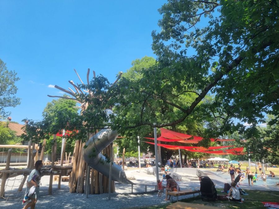Marzili Spielplatz Schatten