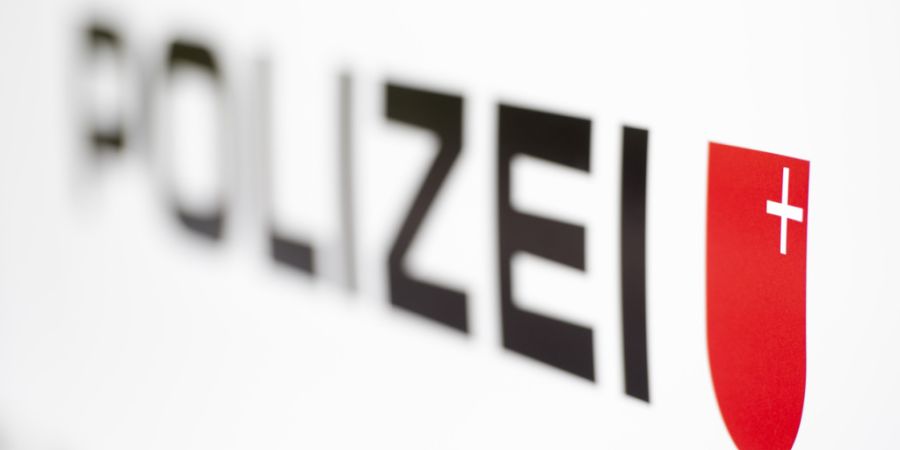 In Pfäffikon sind bei einem Unfall mit drei Fahrzeugen sieben Personen leicht verletzt worden. (Archivbild)