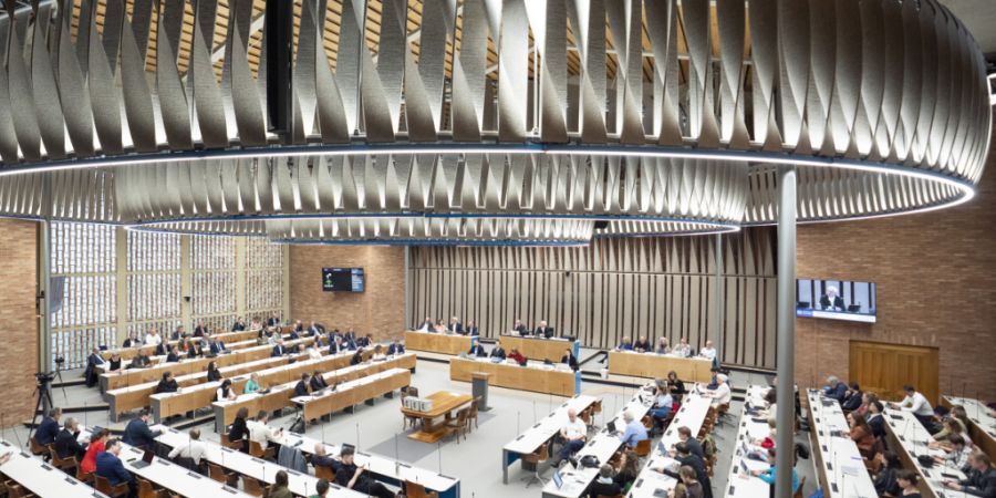 Der Zürcher Gemeinderat debattiert über das weitere Vorgehen bei den Finanzhilfen für Sans-Papiers. (Archivbild)