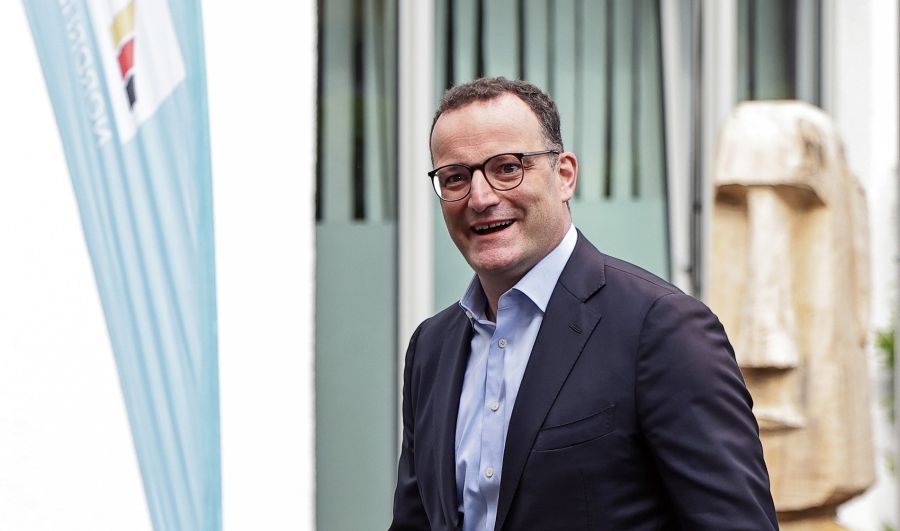 Nun gibt es Kritik für den CDU-Politiker. Ihm wird Doppelmoral vorgeworfen.