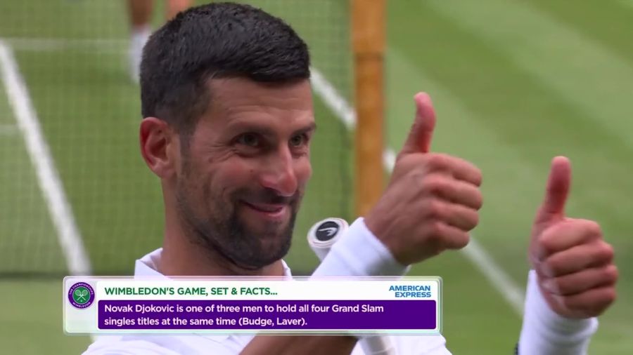 Novak Djokovic gratuliert dem Paar, das sich auf den Rängen bei Wimbledon während seines Spiels verlobt hat.