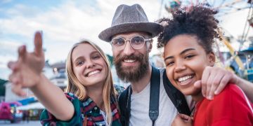 Freunde beim Festival