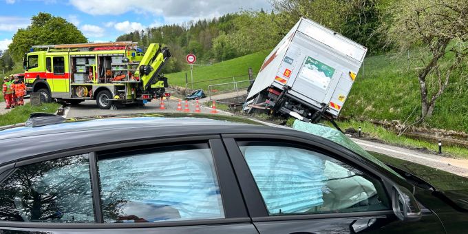 Zwei Verletzte - Verkehrsunfall in Aathal-Seegräben ZH