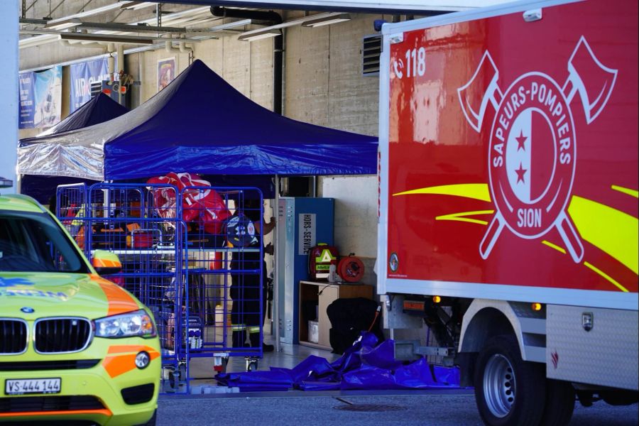 Am Flughafen Sion wurde ein Rettungszelt aufgestellt.