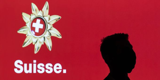 Schweiz Tourismus präsentiert ein neues Logo. Schweiz Tourismus Goldblume