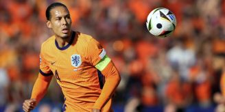 Nach Ösi-Pleite - Legende van der Vaart zerlegt Oranje-Captain van Dijk Nach Ösi-Pleite - Legende van der Vaart zerlegt Oranje-Captain van Dijk