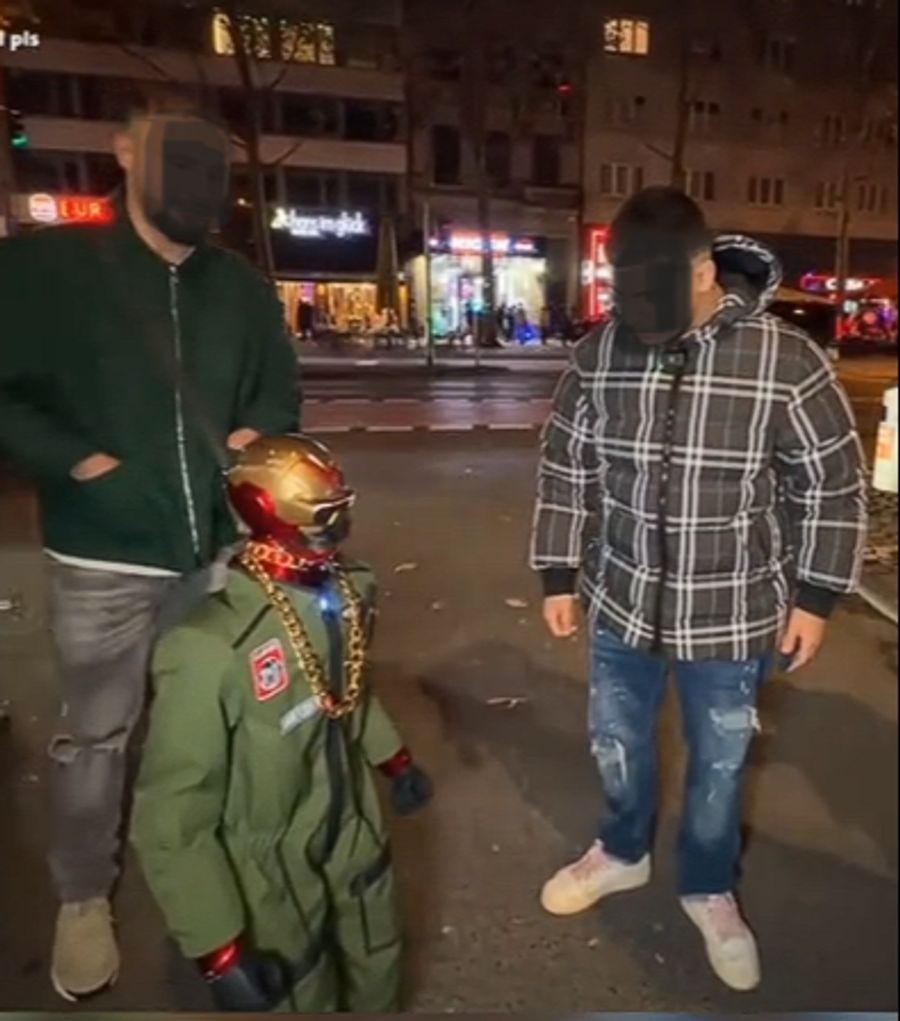 Die Polizei hat den Roboter inzwischen beschlagnahmt.
