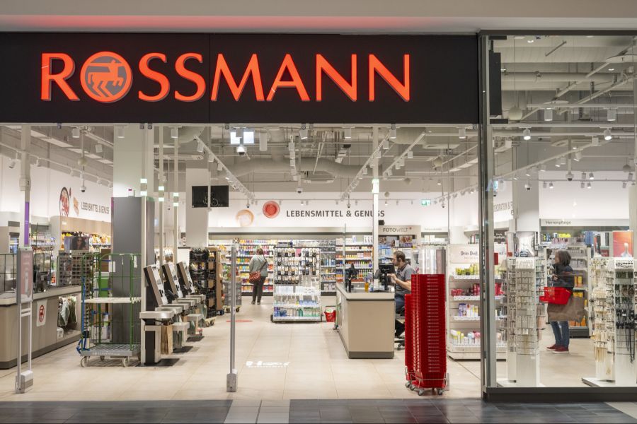 Im Berner Brunnmattquartier gibt es seit Kurzem eine Rossmann-Filiale – mit strengen Parkregeln für Velofahrer.