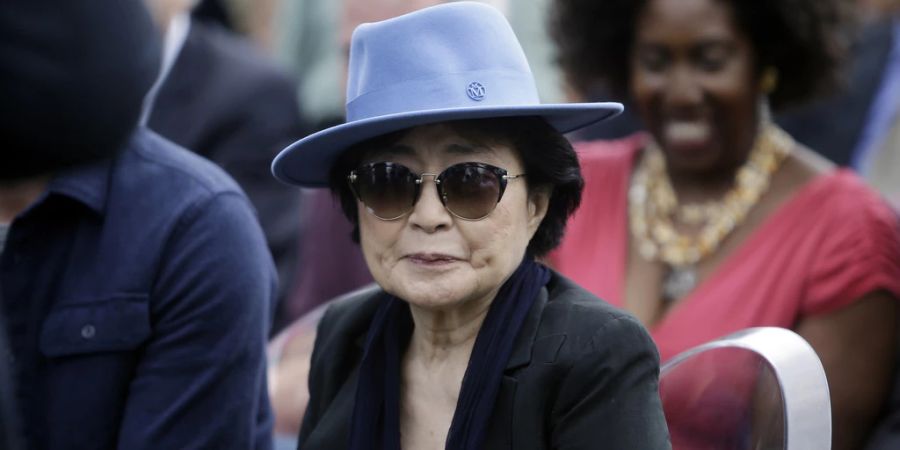 Yoko Ono Uhr