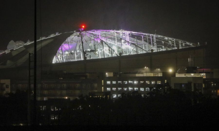 Zudem zerfetzte Milton das Dach eines Basketball-Stadions in St. Petersburg.