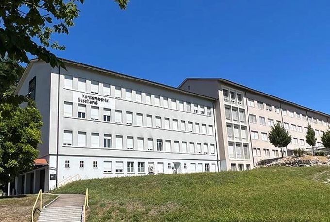Befristet bis Ende 2026? Das Asylzentrum im früheren Spital Laufen. onlinereports