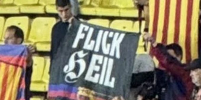 «Flick heil» - Barça-Fans schockieren mit Nazi-Plakat