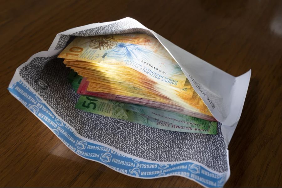 Bei «Cash-Stuffing» wird pro Budgetposten ein Couvert mit Bargeld gefüllt. (Symbolbild)