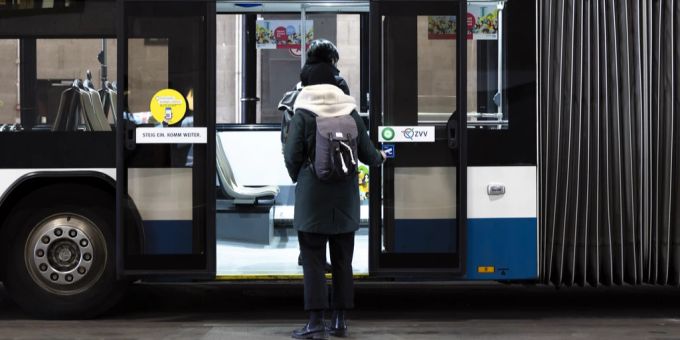 Angestarrt, verfolgt - ÖV-Betriebe sollen mehr gegen Belästigung machen