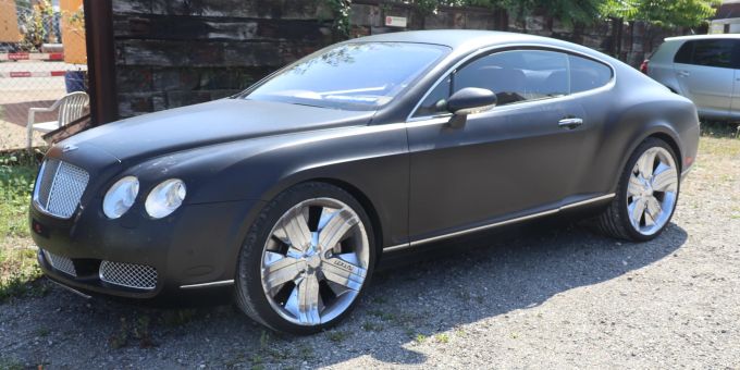 In Liestal BL - Luxus-Bentley wird versteigert