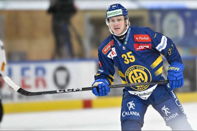 HC Davos: Calle Andersson bei seinem ersten Heimspiel. HC Davos