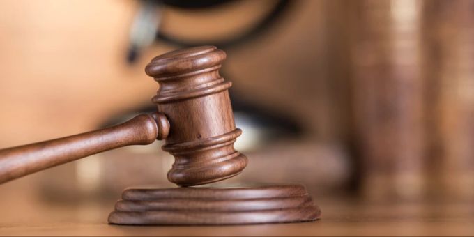 Ein Ex-Richter wurde in Chur verurteilt, nachdem er seine Praktikantin vergewaltigt hatte. Ex-Richter verurteilt