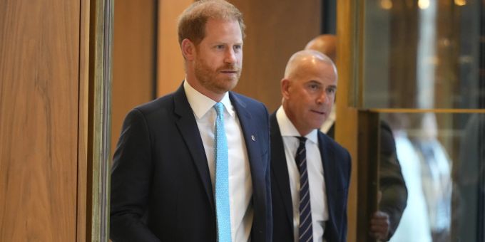 Prinz Harry reist ohne Meghan nach New York, London, Südafrika und Lesotho. prinz harry