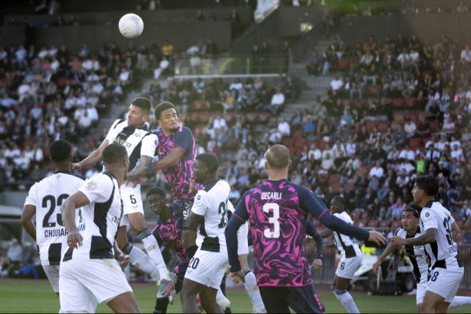 GC taucht im Derby gegen den FC Zürich. GC