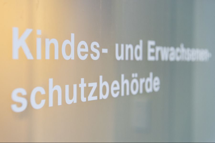 Bei grundsätzlichen Meinungsverschiedenheiten müssen die Eltern die Kinderschutzbehörde anrufen.