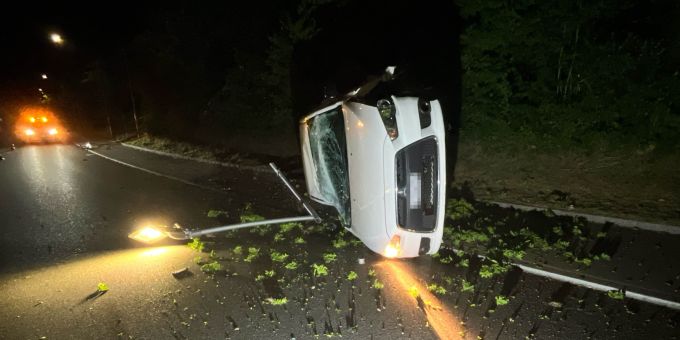 In Witterswil ist ein Autofahrer verunfallt. Selbstunfall in Witterswil