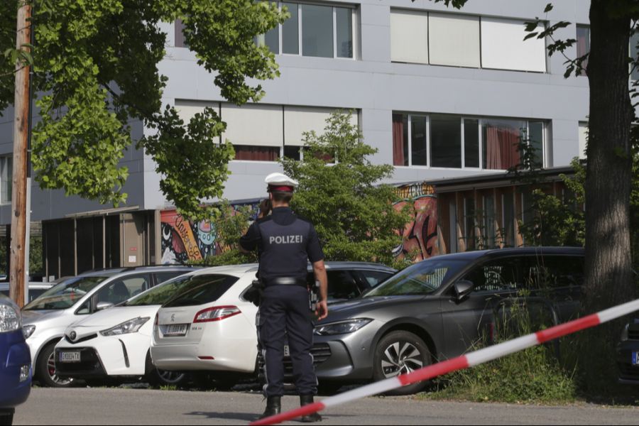 Ein ehemaliger Schüler schoss am Montag an einem Gymnasium in Graz um sich.
